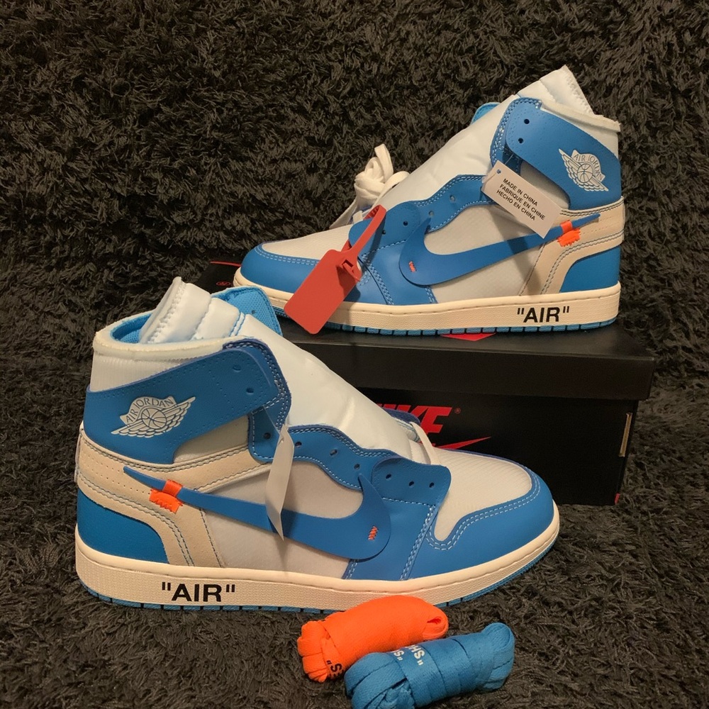 Air Jordan unc 1s